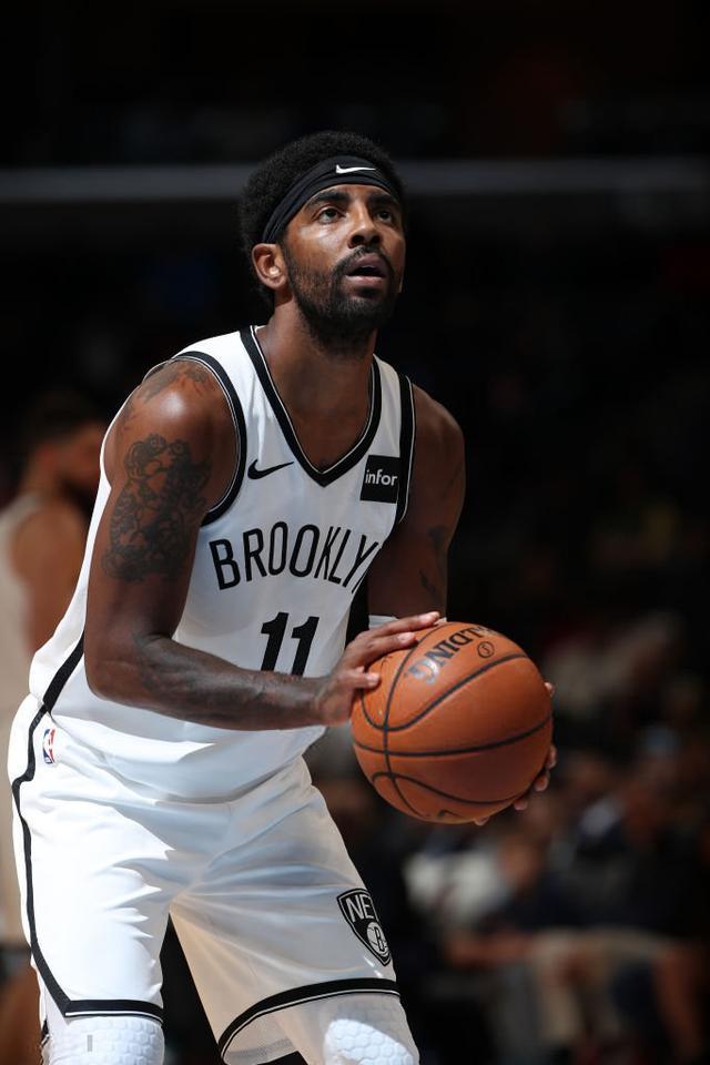 突显了他不 突显了他不